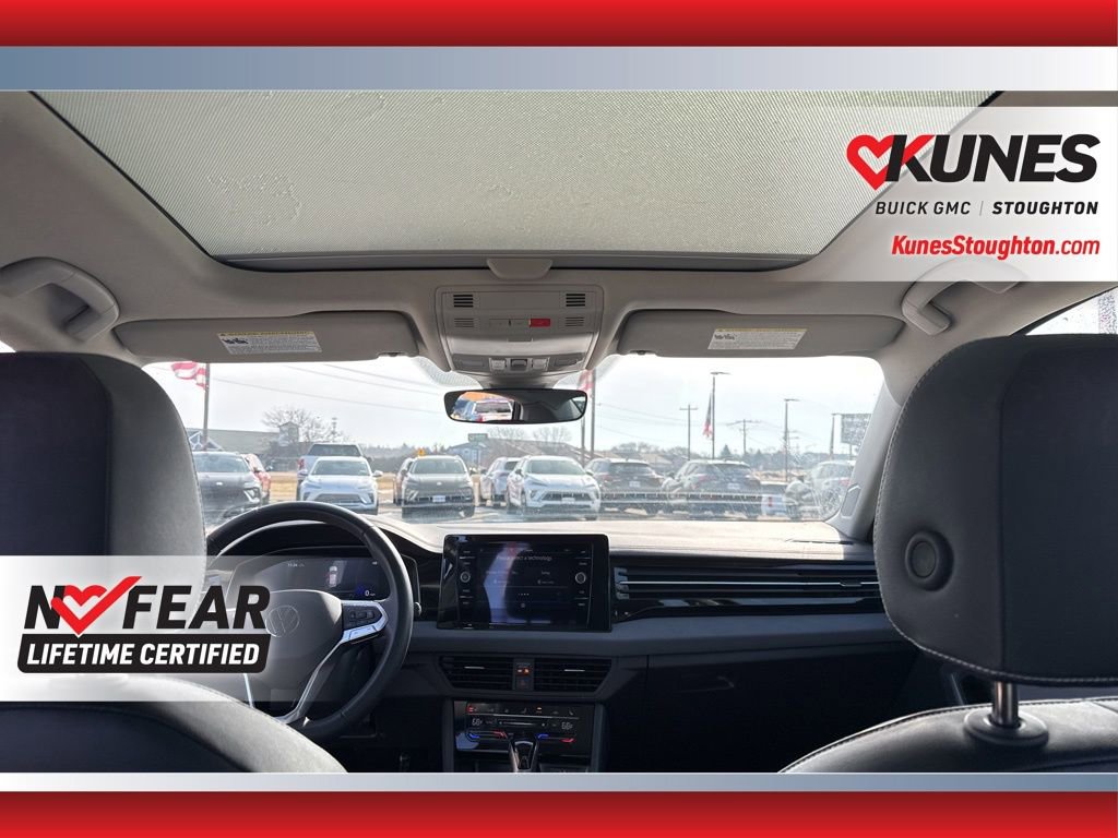 Used 2025 Volkswagen Jetta SE image 42