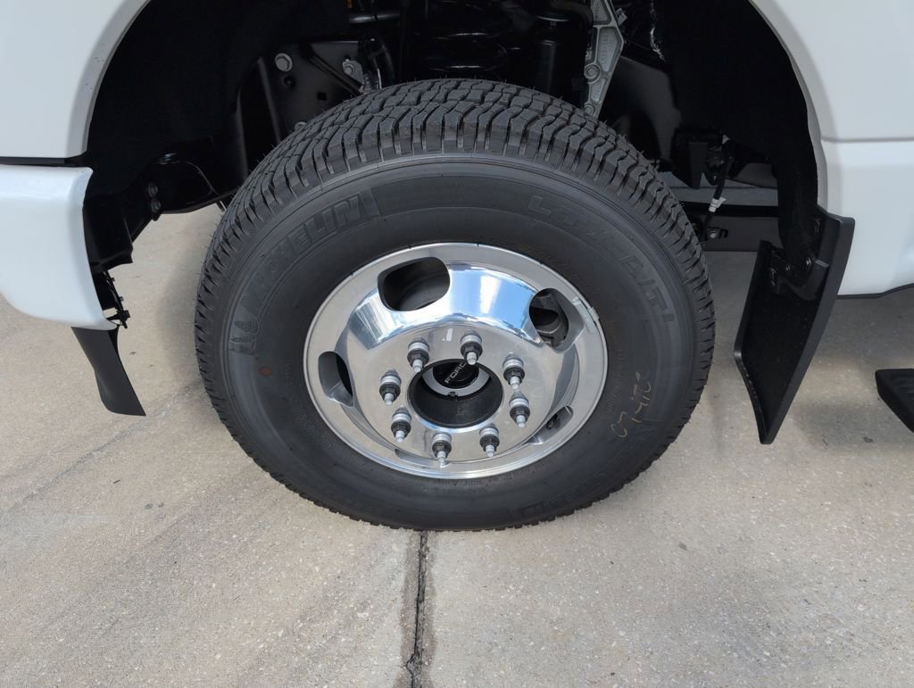 New 2026 Ford F350 Platinum w/ FX4 Off-Road Package image 17