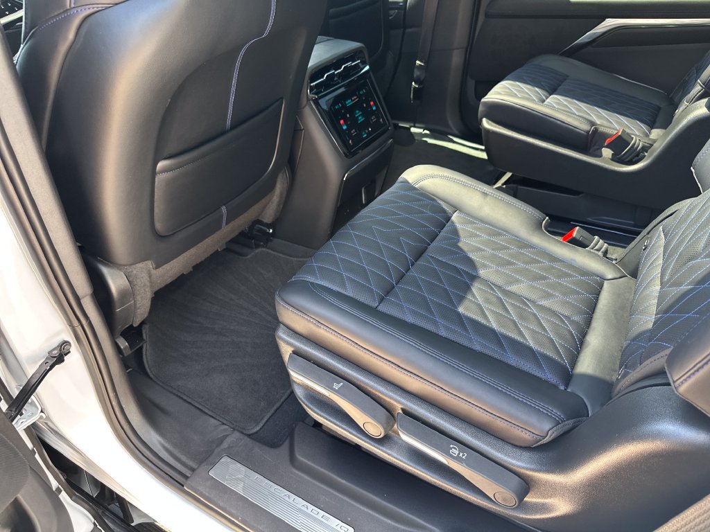 Certified 2026 Cadillac Escalade IQL Luxury AWD/4WD image 34