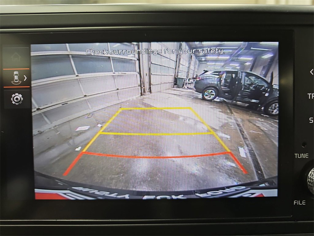 Used 2024 Kia Carnival LX image 21