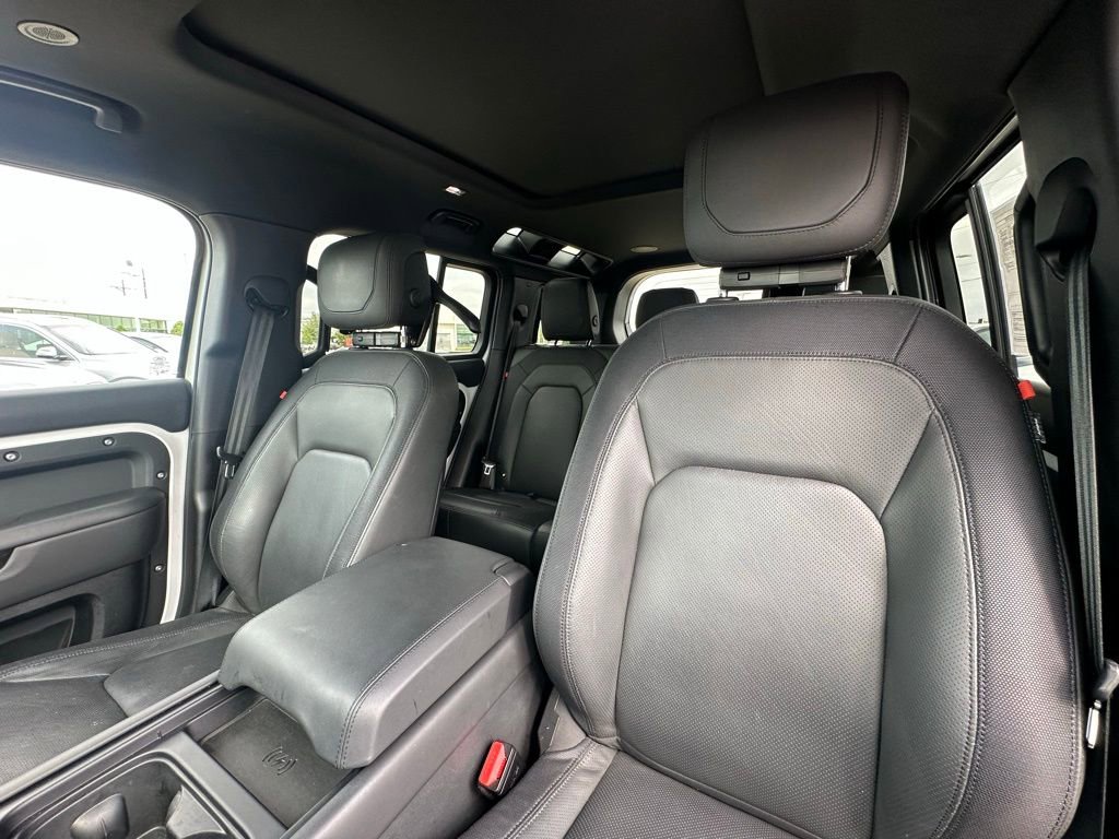 Used 2024 Land Rover Defender 110 X-Dynamic SE image 11