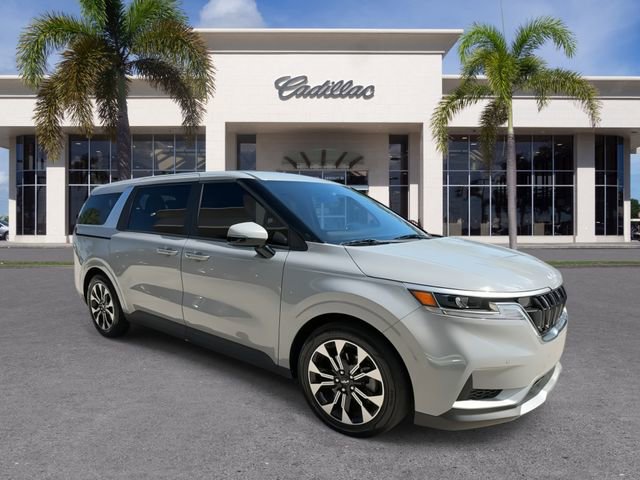 Used 2024 Kia Carnival EX image 2