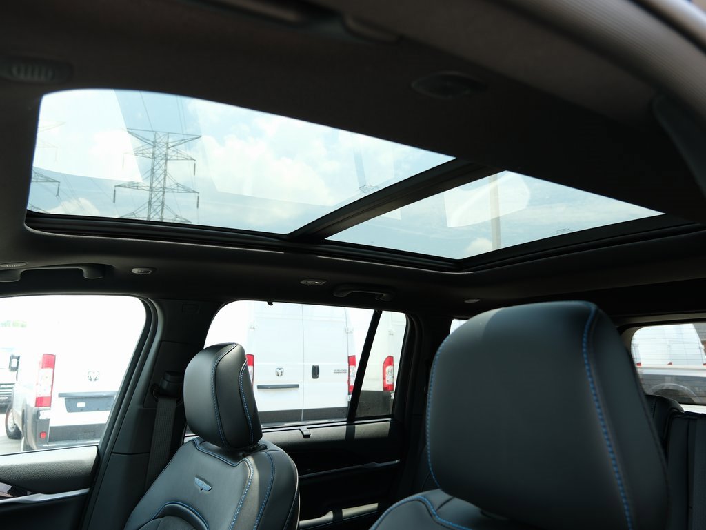 Used 2024 Jeep Grand Cherokee Trailhawk w/ Luxury Tech Group III image 18