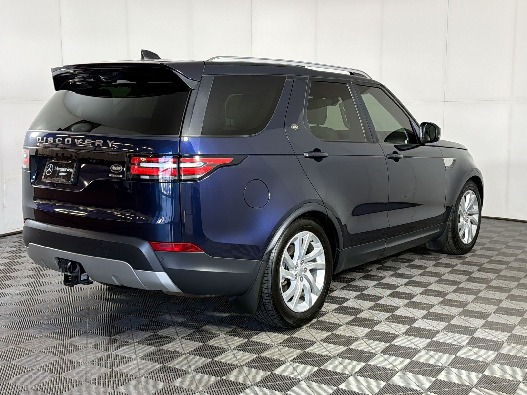Used 2018 Land Rover Discovery HSE AWD/4WD image 9