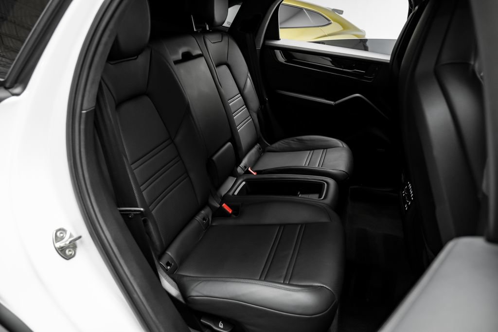 Used 2024 Porsche Cayenne Turbo GT AWD/4WD image 40