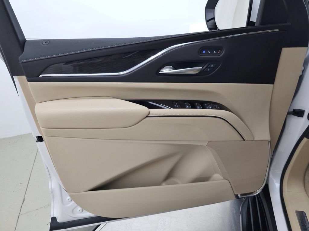 Used 2024 Cadillac Escalade Premium Luxury AWD/4WD image 15