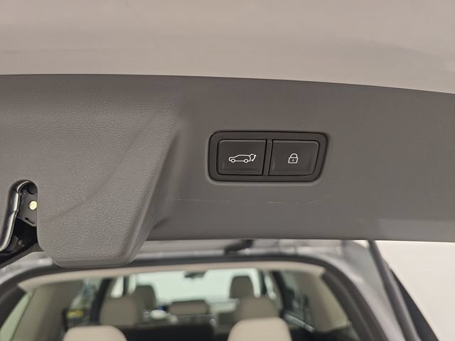 Used 2025 Hyundai Santa Fe SEL FWD image 16