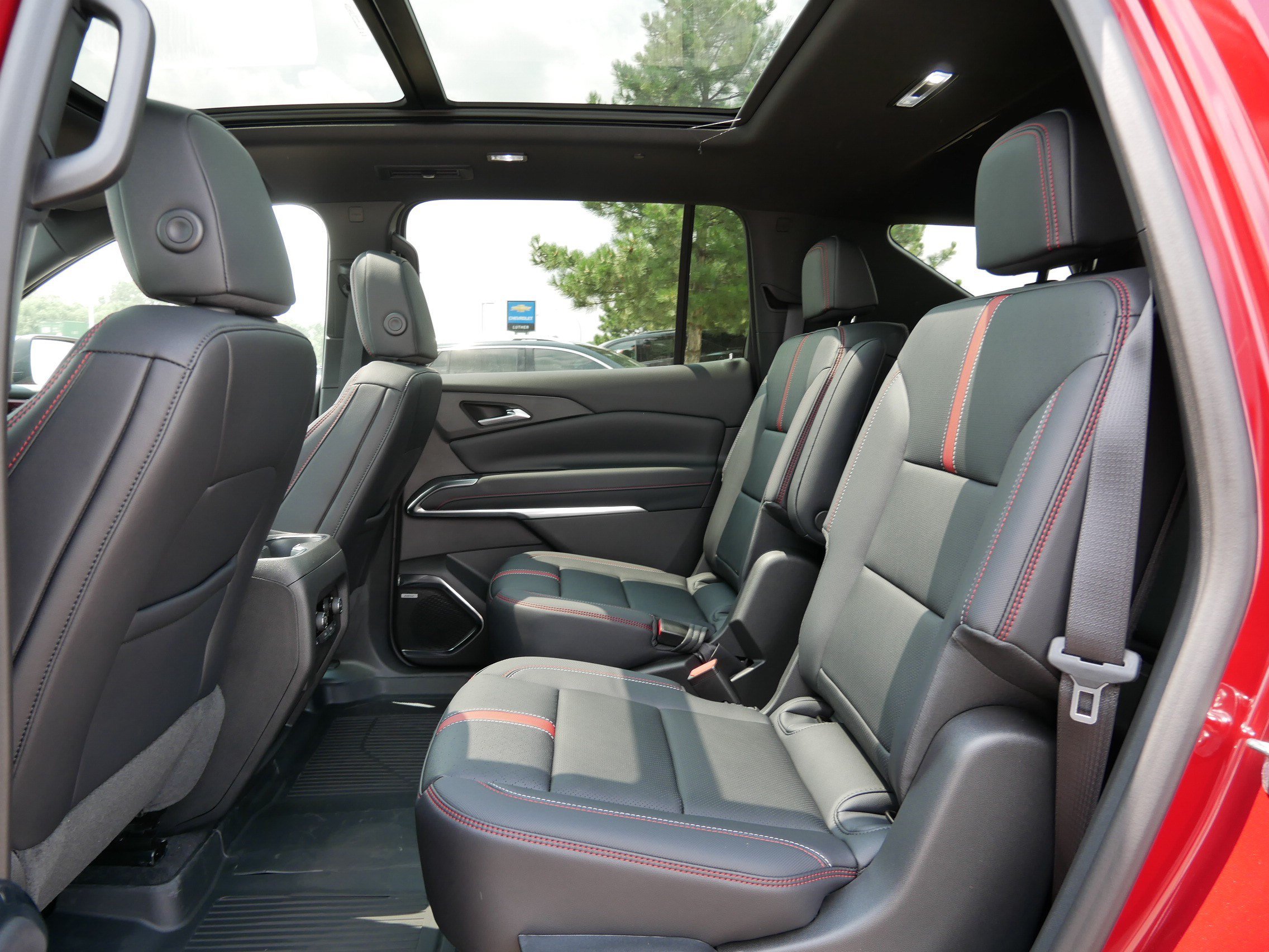 New 2026 Chevrolet Traverse RS w/ LPO, Floor Liner Package AWD/4WD image 5