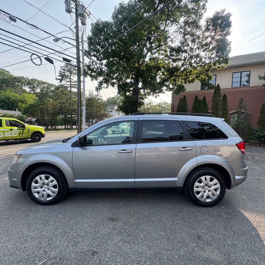 Used 2020 Dodge Journey SE w/ SE Popular Equipment Group image 3