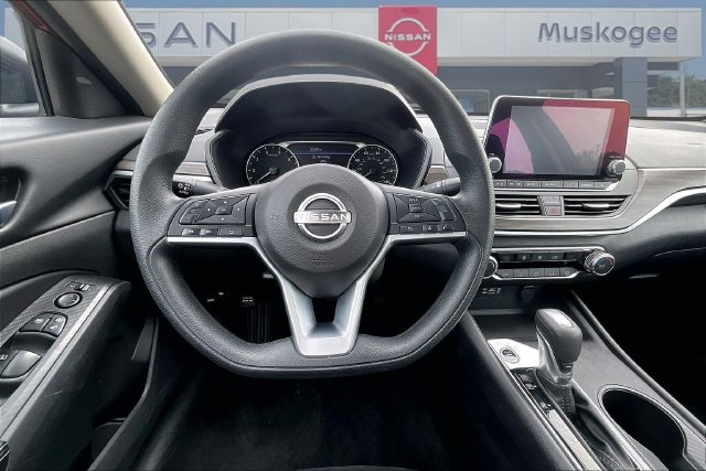 Used 2025 Nissan Altima 2.5 SV FWD image 8