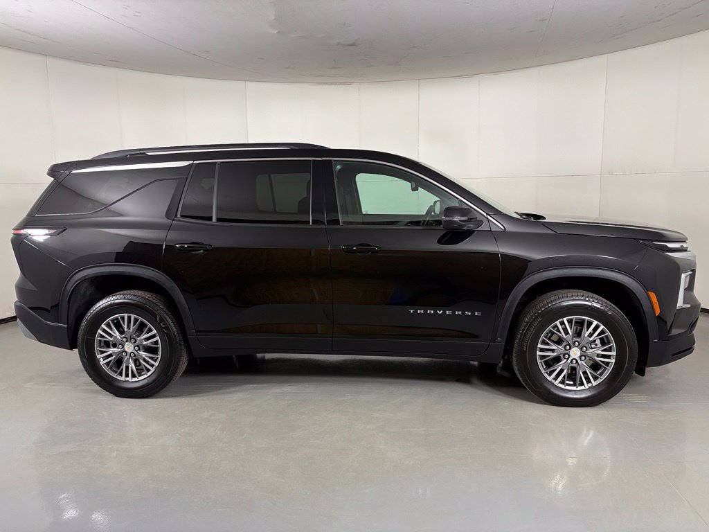 Used 2026 Chevrolet Traverse LT FWD image 9