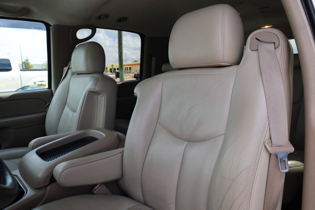 Used 2005 Chevrolet Suburban LT w/ Preferred Equipment Group RWD image 7