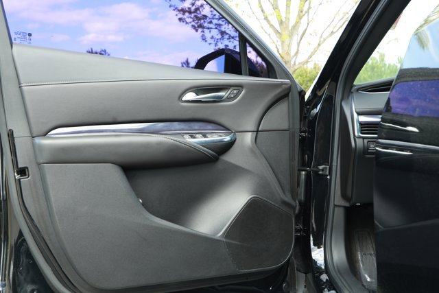 Used 2022 Cadillac XT4 Luxury w/ Cold Weather Package FWD image 21