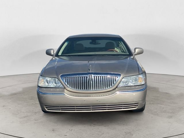 Used 2003 Lincoln Town Car Signature image 8