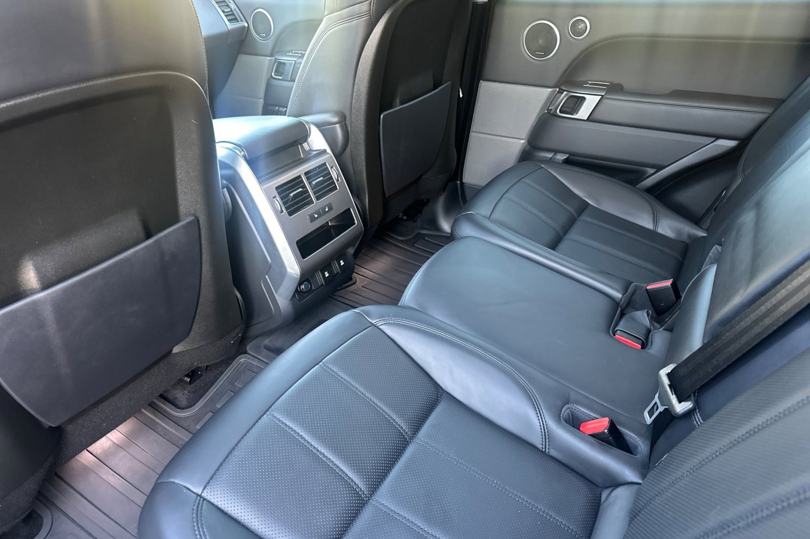 Used 2020 Land Rover Range Rover Sport HSE image 15