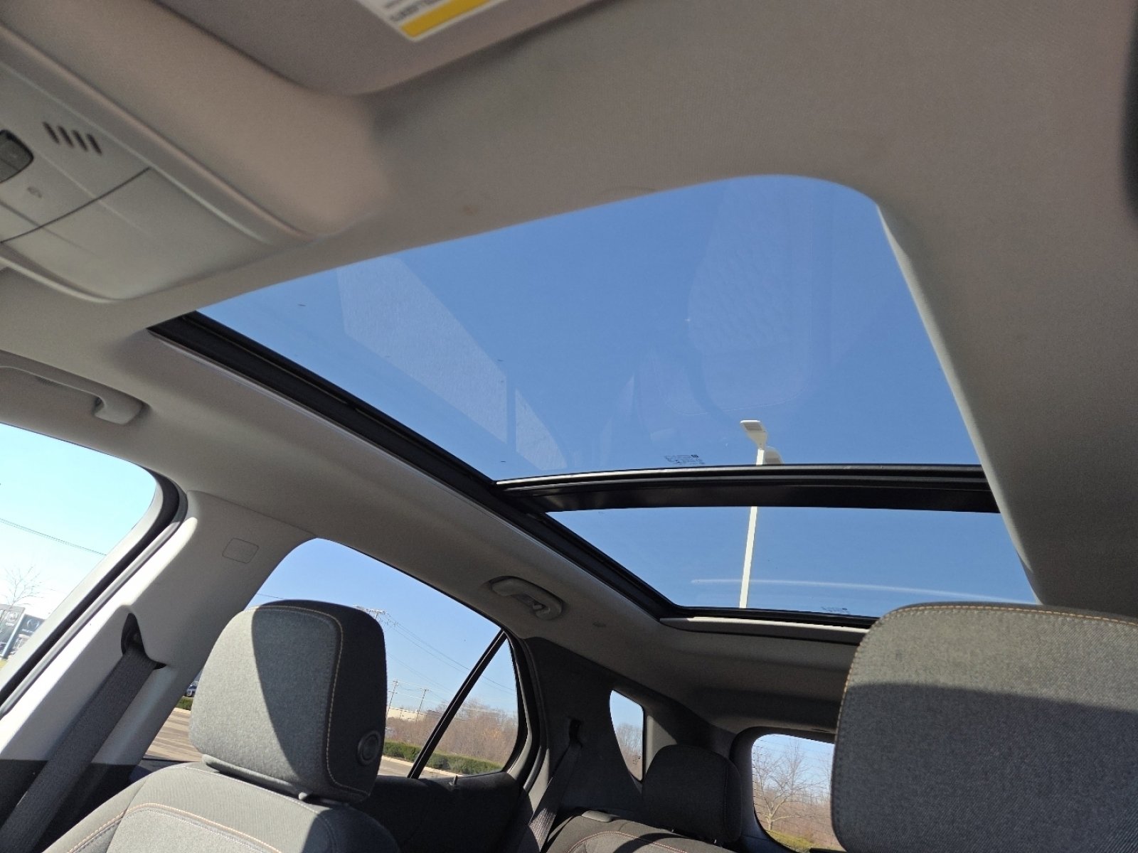 Used 2021 Chevrolet Equinox LT image 3