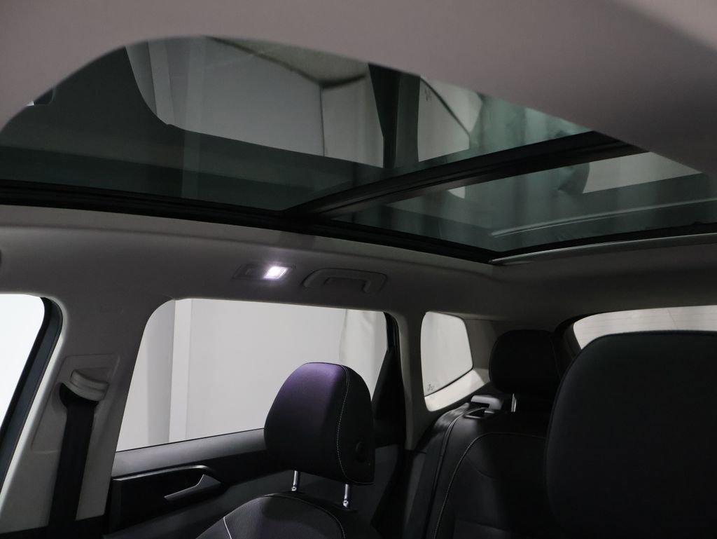 Used 2023 Volkswagen Taos SE w/ Panoramic Sunroof Package image 11