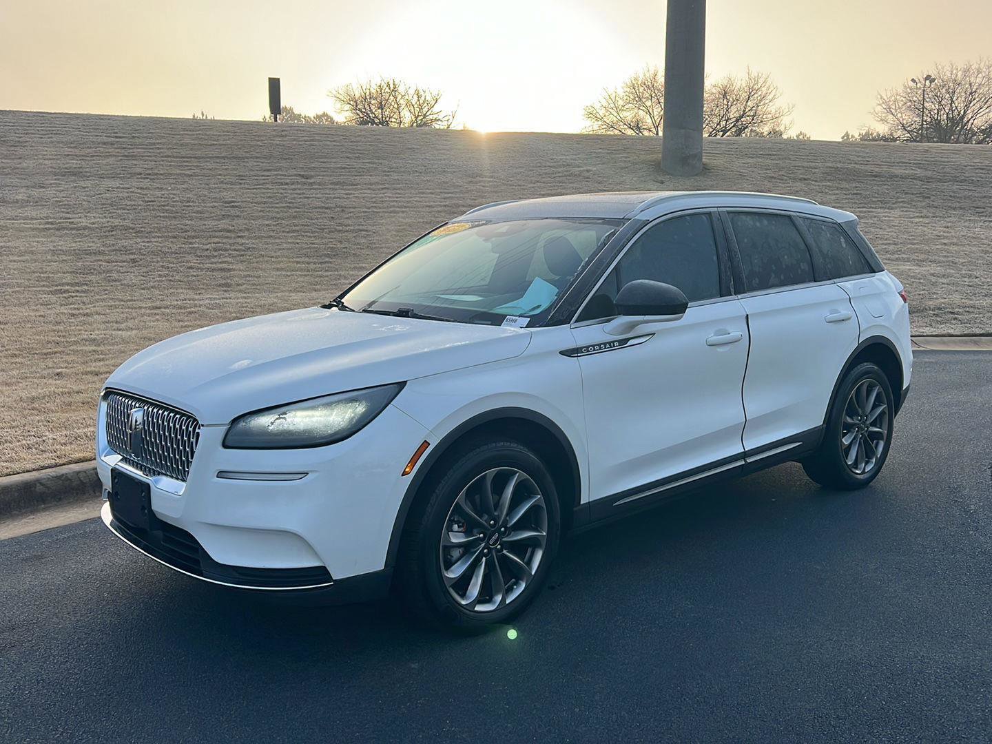 Used 2021 Lincoln Corsair AWD w/ Premium Package image 2