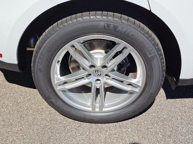 Used 2025 Porsche Macan image 13