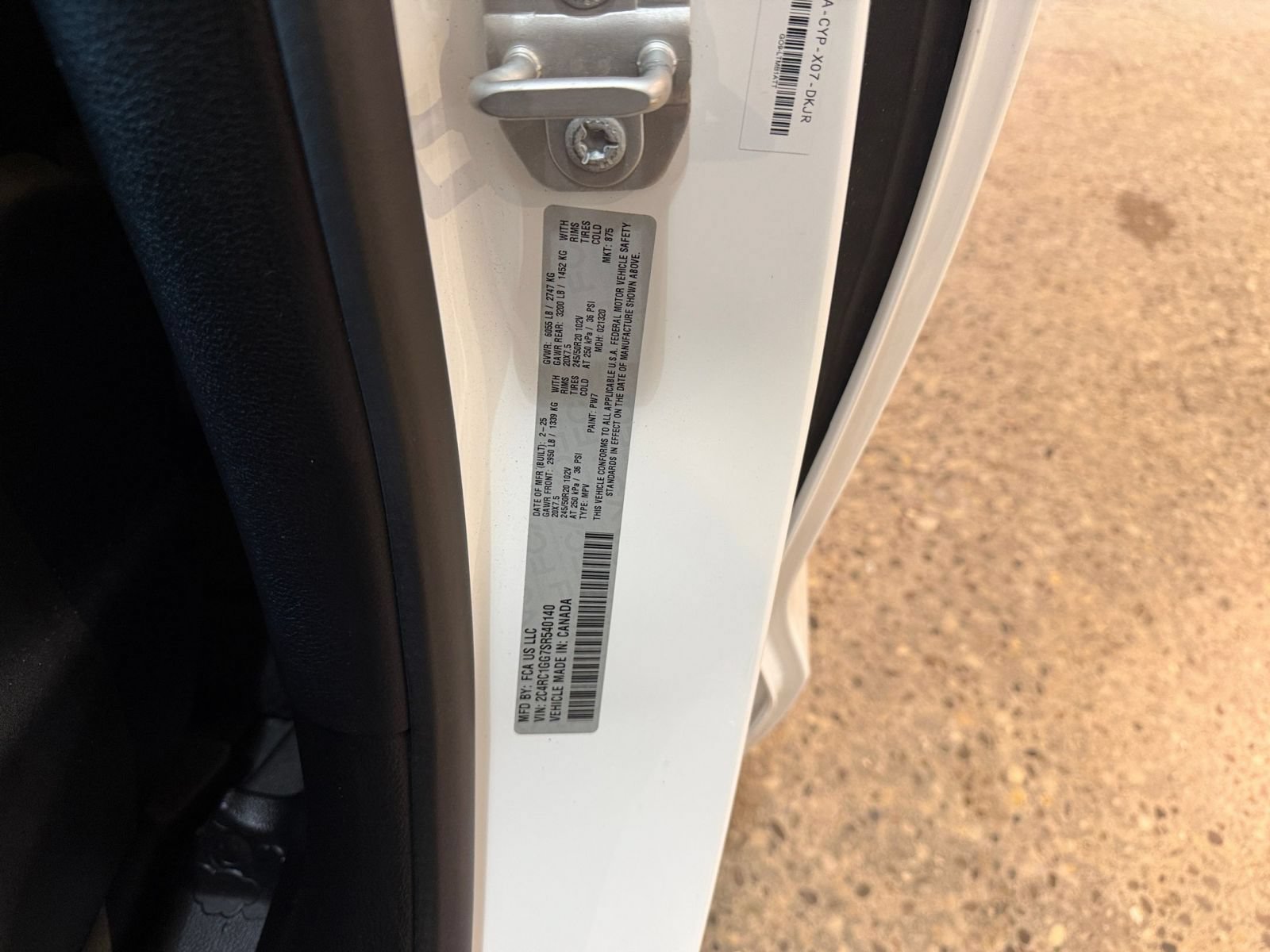Used 2025 Chrysler Pacifica Limited FWD image 32