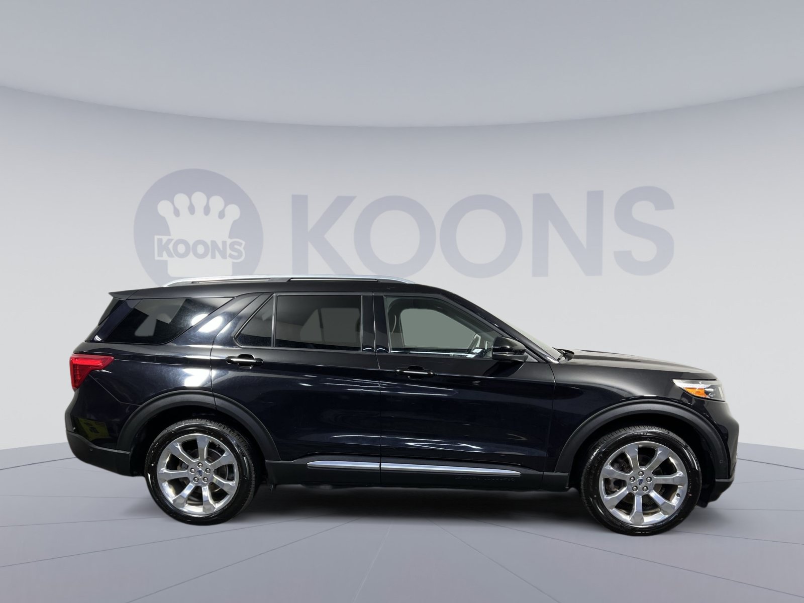 Used 2020 Ford Explorer Platinum w/ Premium Technology Package AWD/4WD image 12