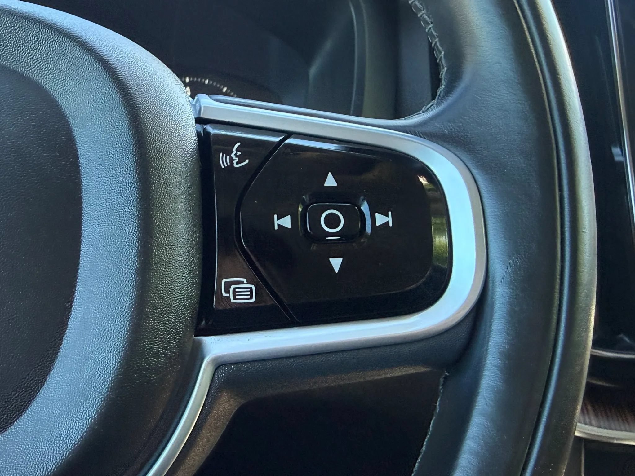 Used 2019 Volvo XC60 T6 Inscription w/ Protection Package Premier AWD/4WD image 31