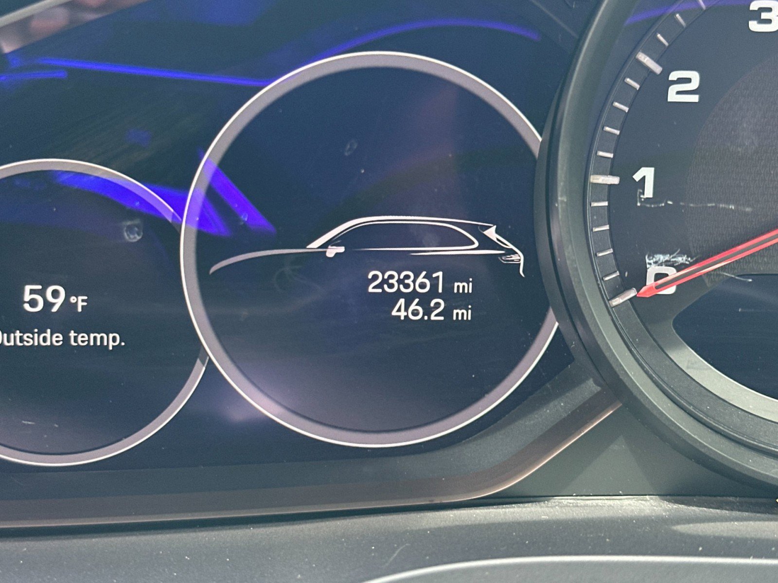 Certified 2023 Porsche Cayenne Platinum Edition image 25