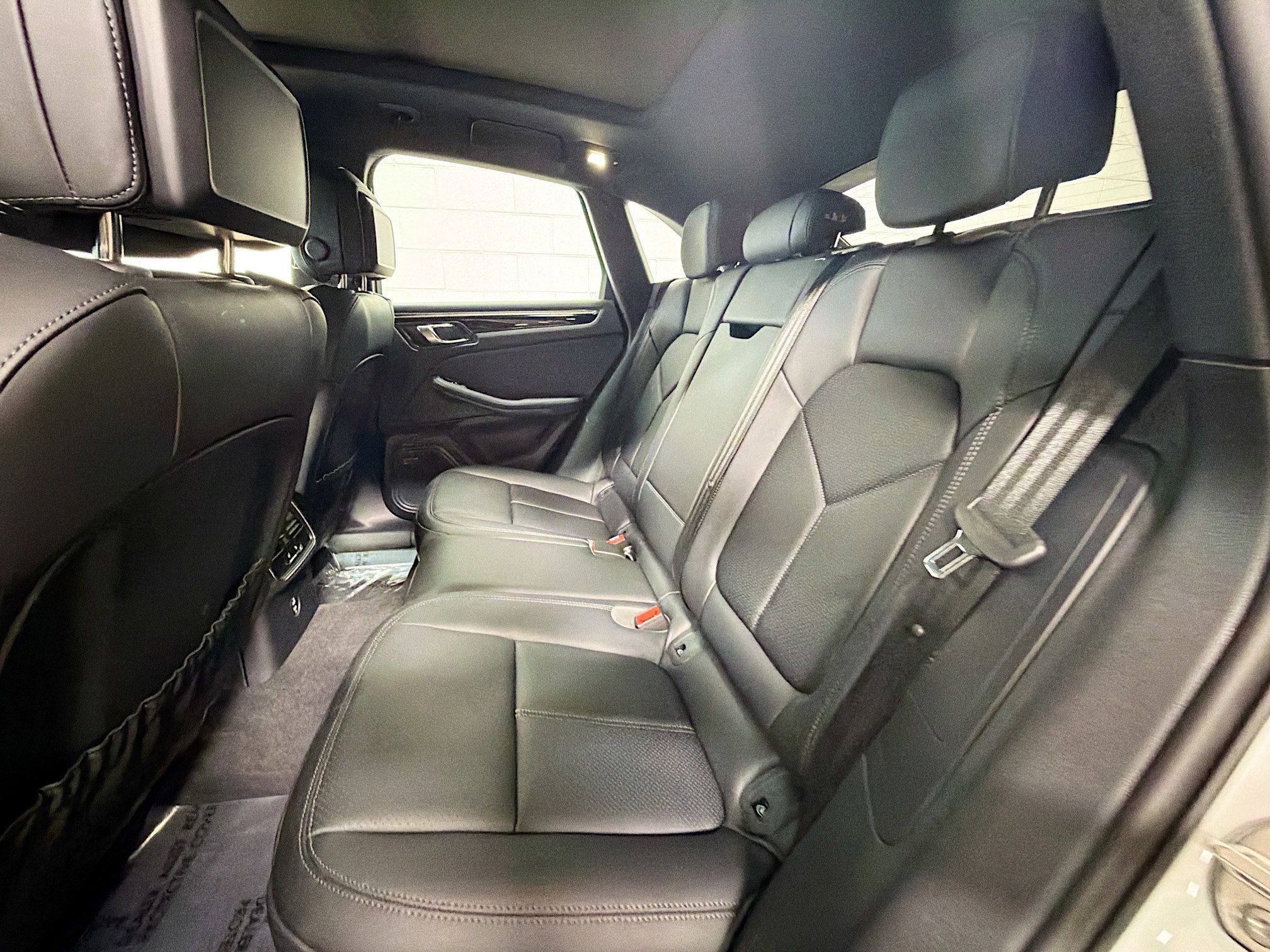 Used 2025 Porsche Macan image 21