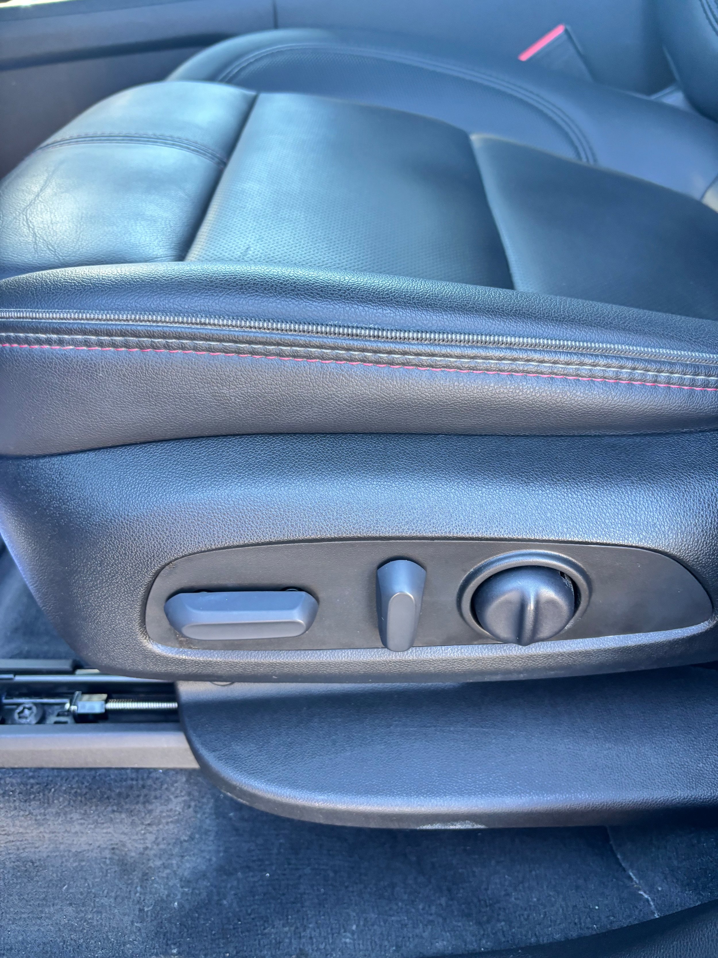 Used 2022 Chevrolet Traverse RS w/ LPO, 'HIT The Road' Package image 18