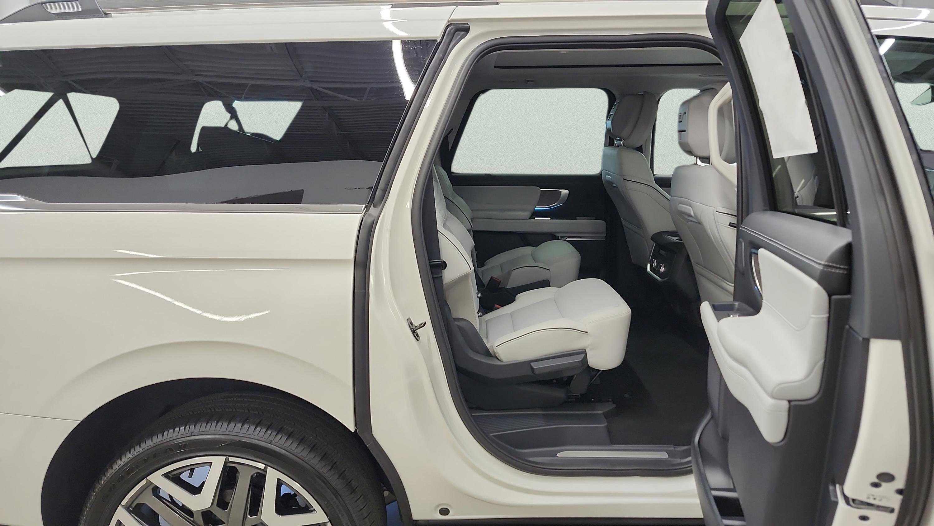 New 2026 Ford Expedition Max Platinum AWD/4WD image 16