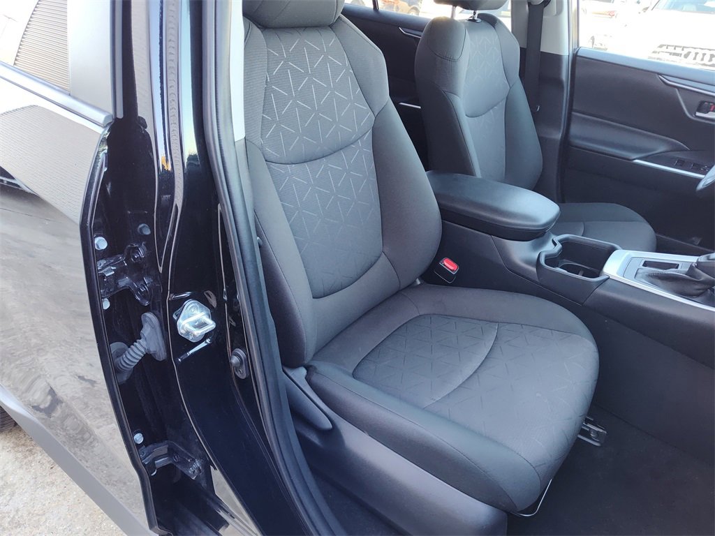 Used 2024 Toyota RAV4 XLE image 31