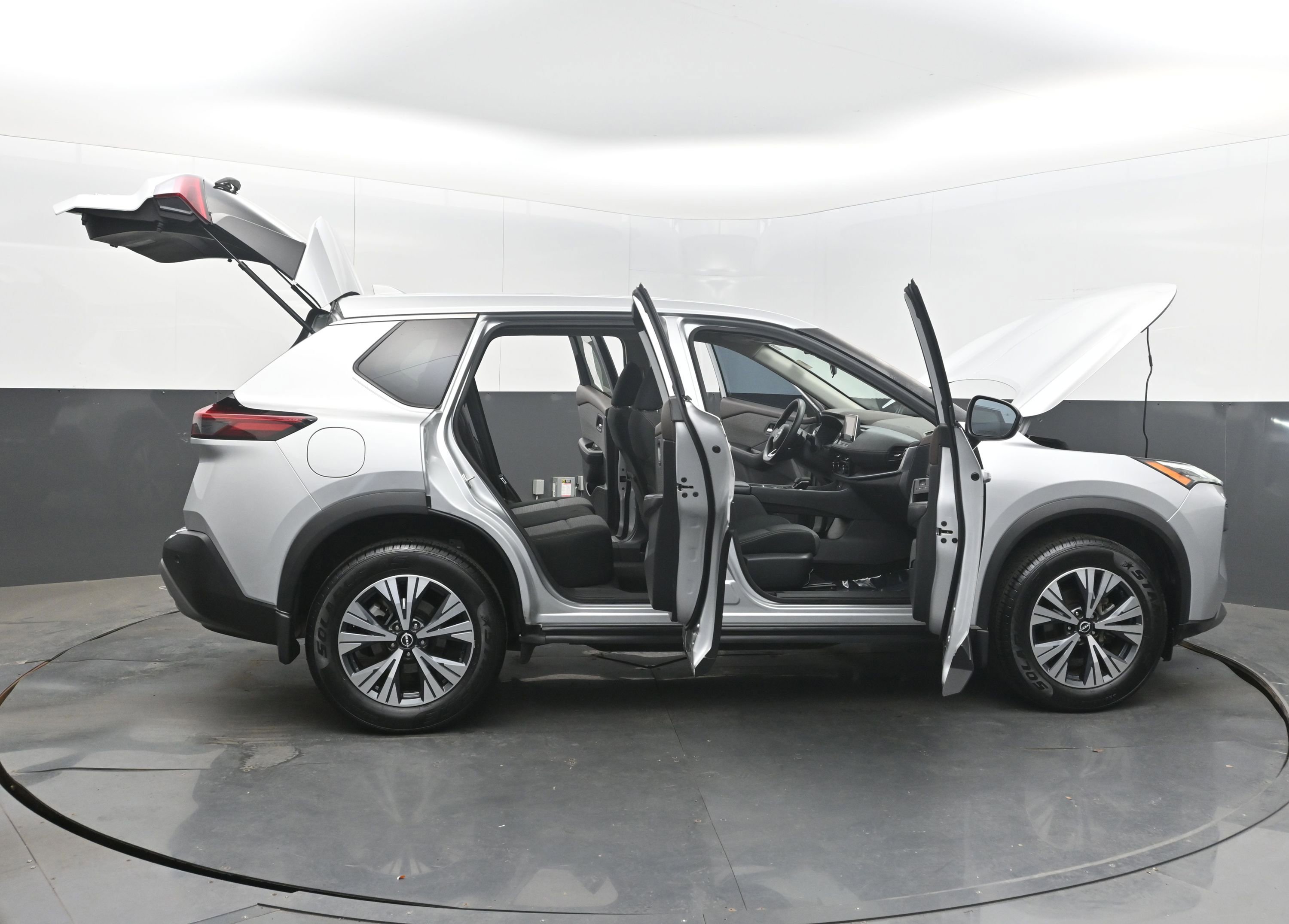 Used 2022 Nissan Rogue SV image 45