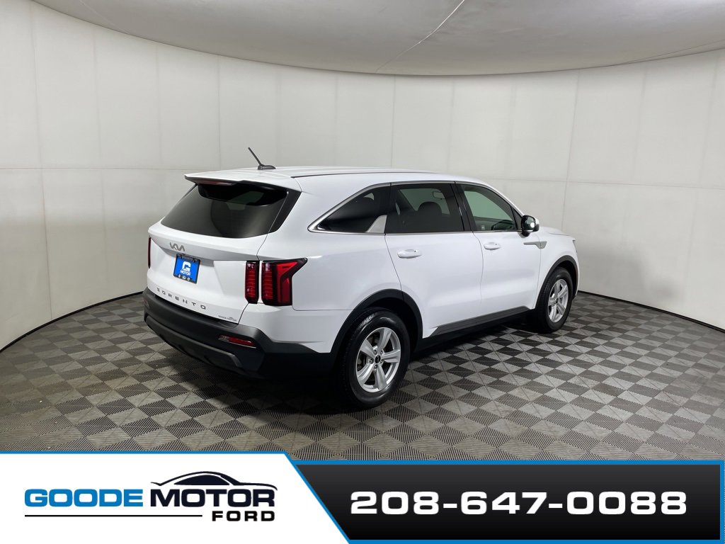 Used 2022 Kia Sorento LX image 7