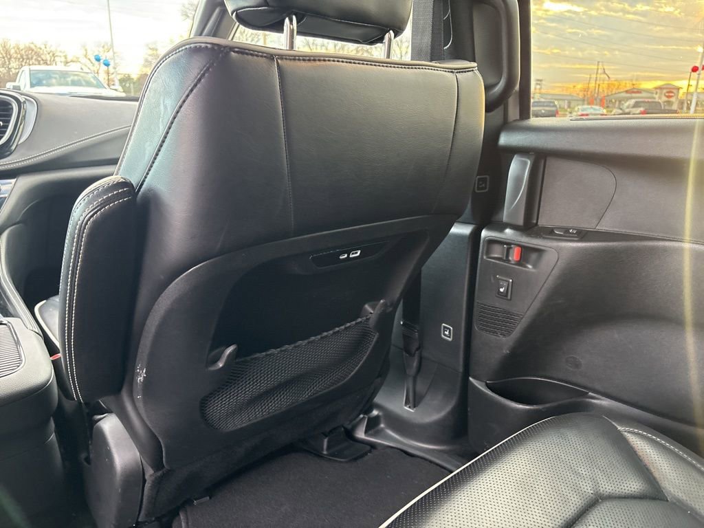 Used 2025 Chrysler Pacifica Limited image 21