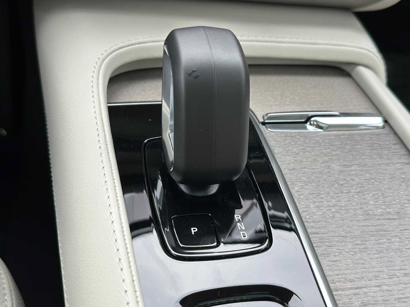 Used 2025 Volvo XC90 B6 Plus w/ Protection Package Premier image 31