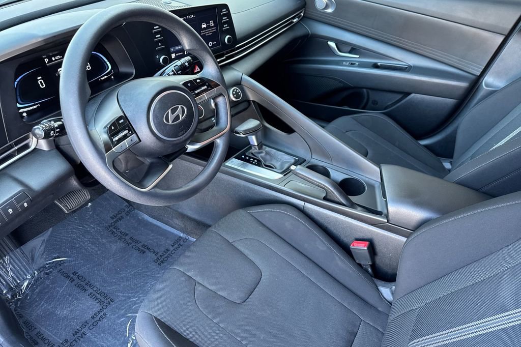 Used 2024 Hyundai Elantra SE image 12
