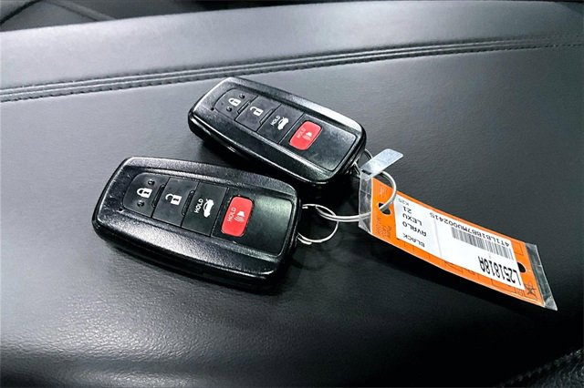 Used 2021 Toyota Avalon XLE w/ Moonroof Package image 35