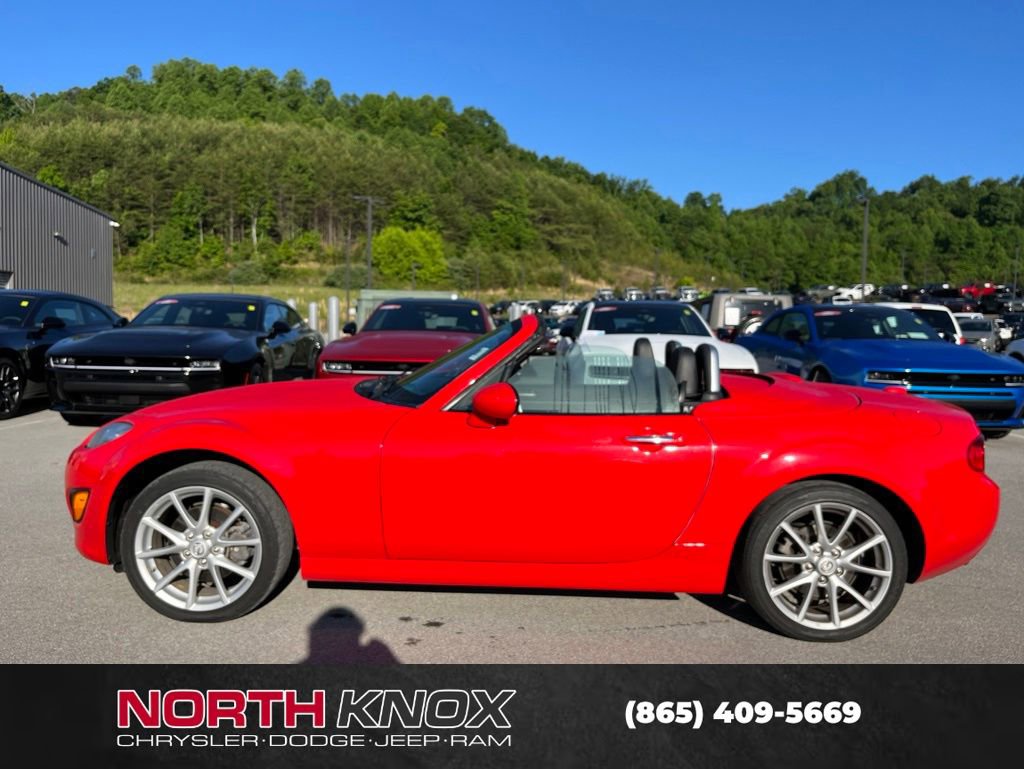 Used 2011 MAZDA MX-5 Miata Grand Touring w/ Premium Pkg RWD image 10
