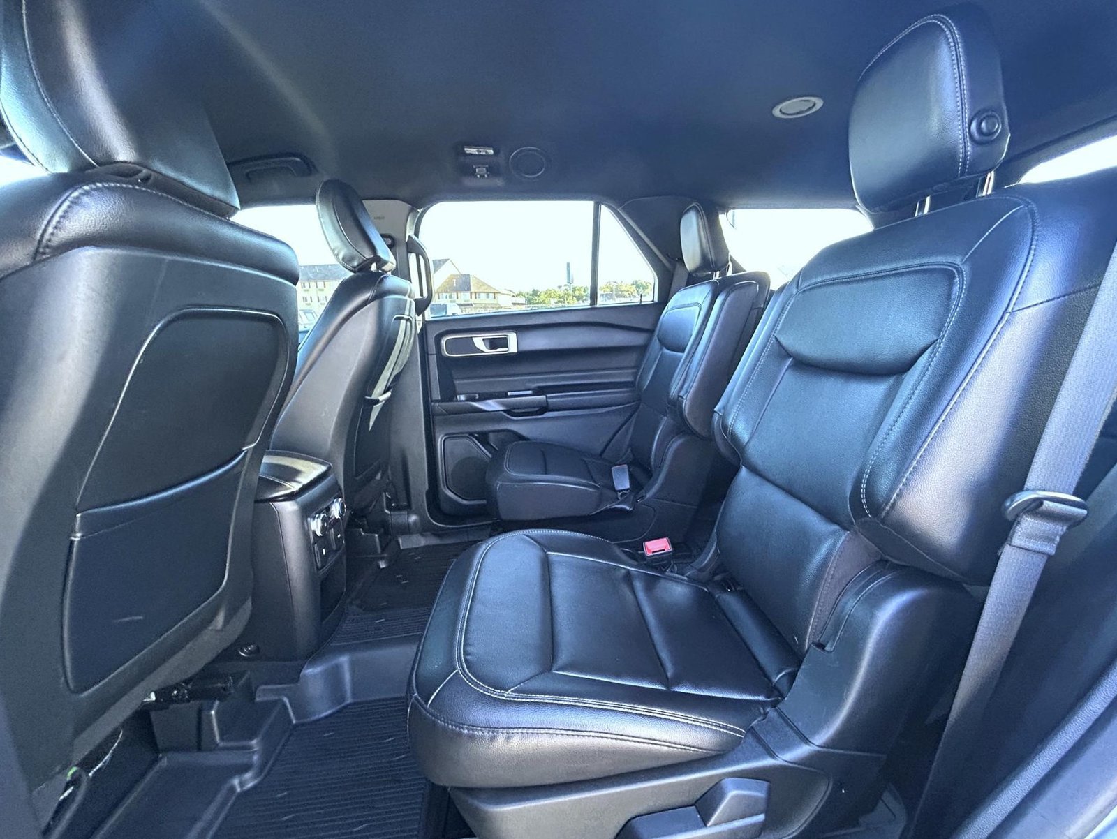 Used 2020 Ford Explorer XLT w/ Equipment Group 202A AWD/4WD image 20