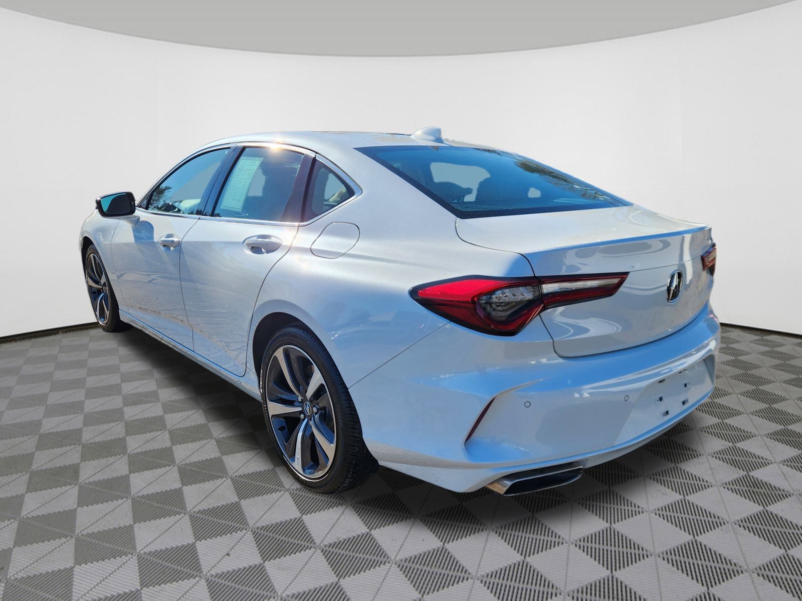 Certified 2025 Acura TLX w/ Technology Package image 3