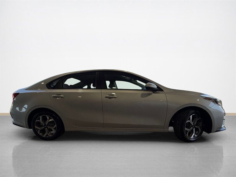 Used 2021 Kia Forte LXS FWD image 2