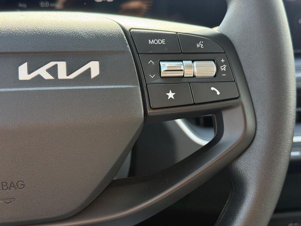 Used 2025 Kia K4 FWD image 16