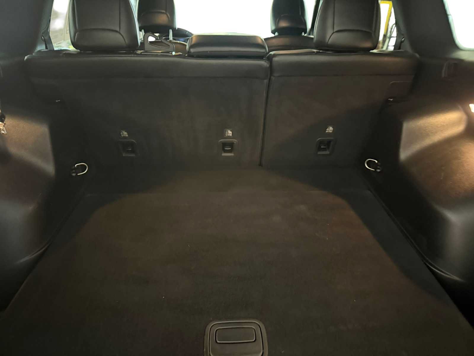 Used 2019 Jeep Cherokee Latitude Plus w/ Cold Weather Group AWD/4WD image 24