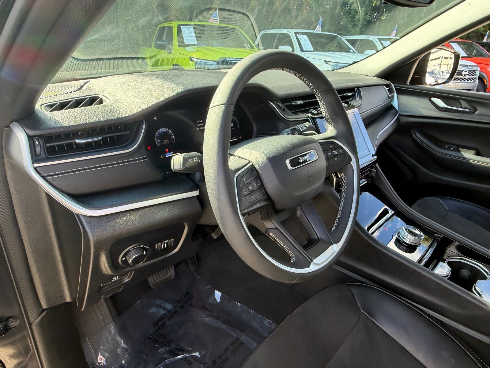 Used 2023 Jeep Grand Cherokee L Laredo RWD image 10