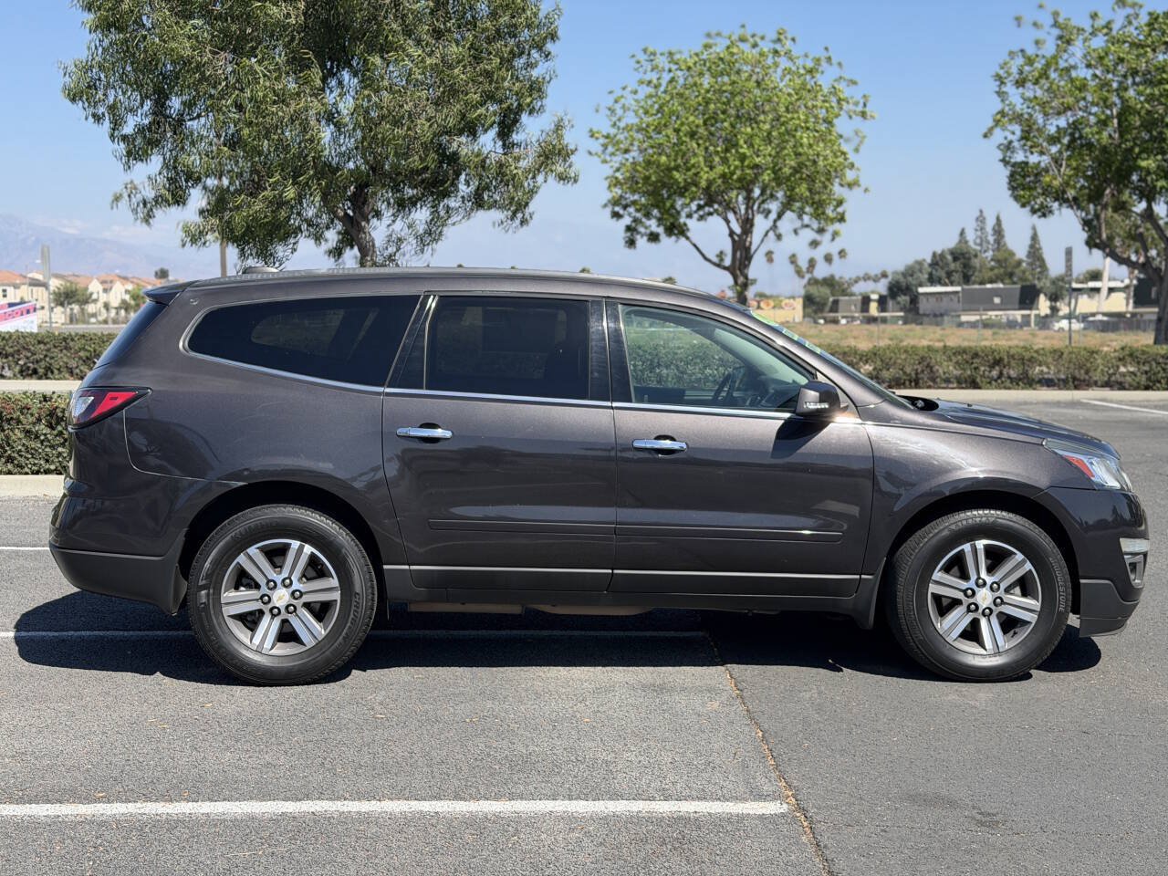 Used 2017 Chevrolet Traverse LT AWD/4WD image 3