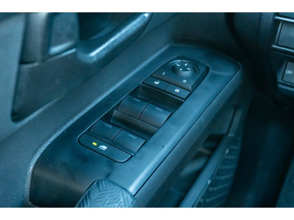 Certified 2025 Toyota Tacoma SR5 AWD/4WD image 25