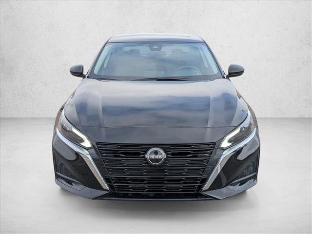 Used 2024 Nissan Altima 2.5 SV image 2