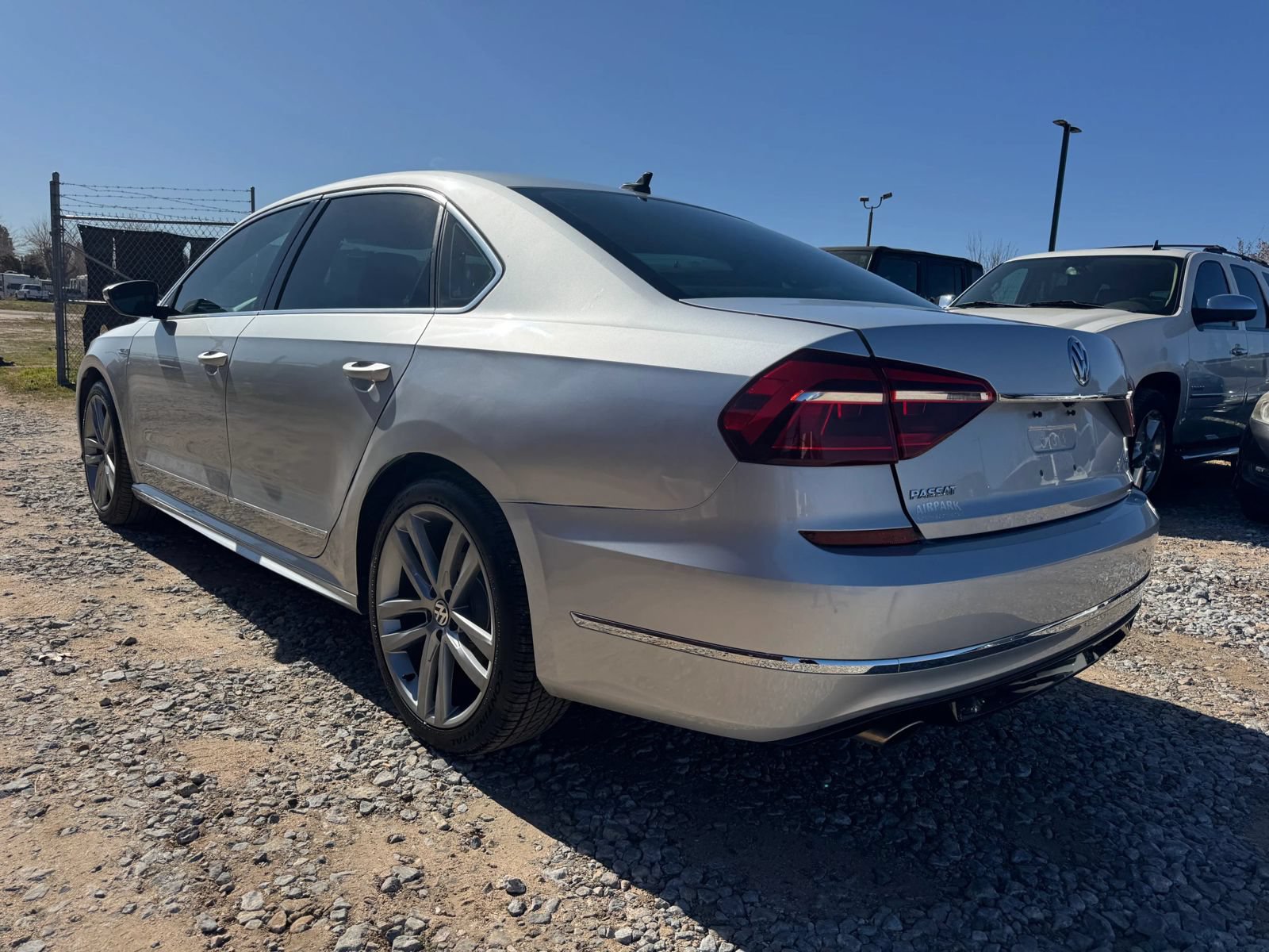 Used 2017 Volkswagen Passat 1.8T R-Line FWD image 4