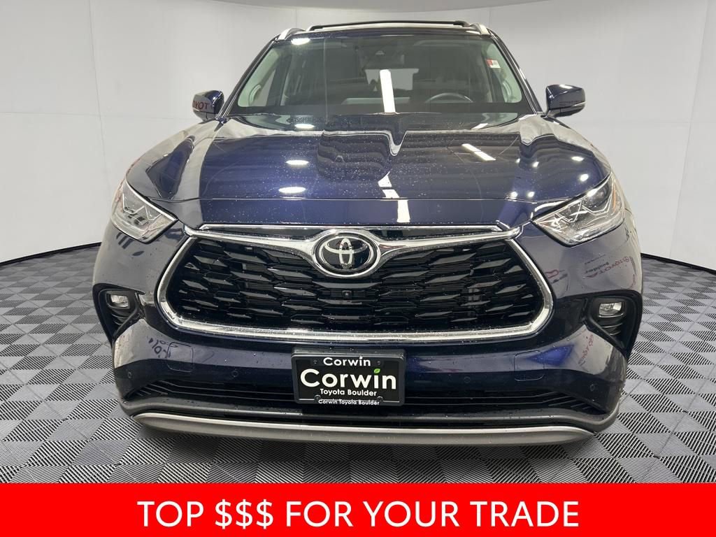 Used 2025 Toyota Highlander Platinum AWD/4WD image 2