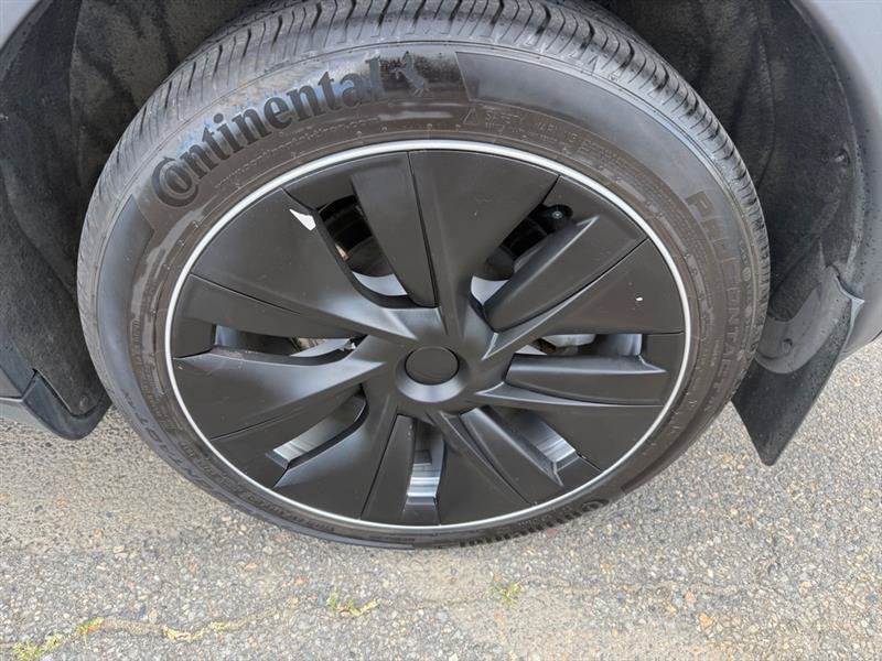 Used 2024 Tesla Model Y Long Range AWD/4WD image 9